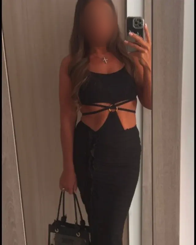 Julie - Image 6