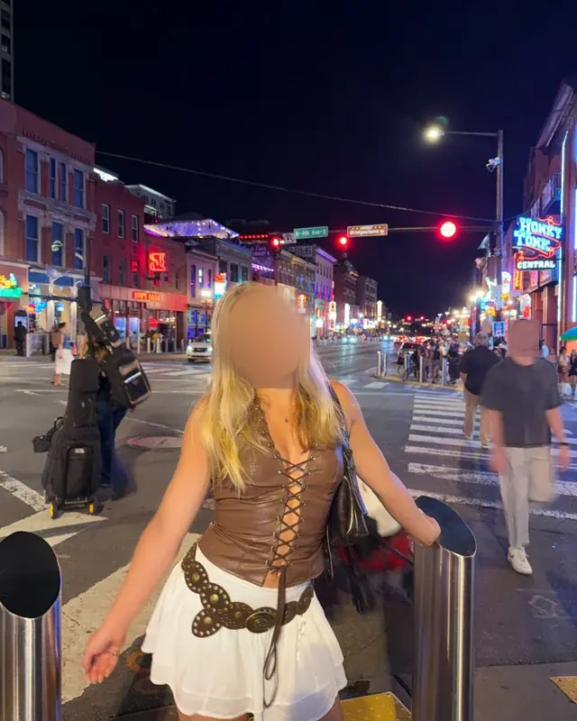 Vanessa - Image 6